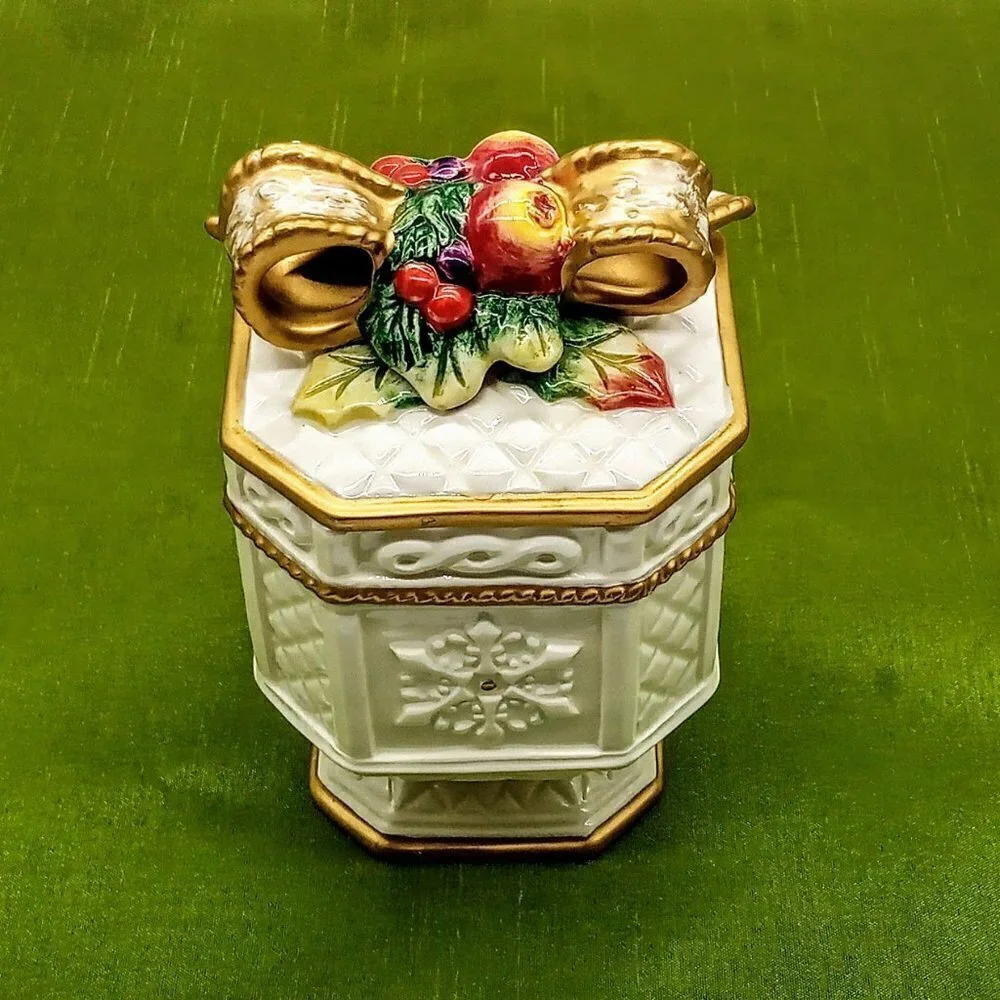 Vintage Fitz and Floyd Snowy Woods Covered Porcelain Sugar Bowl